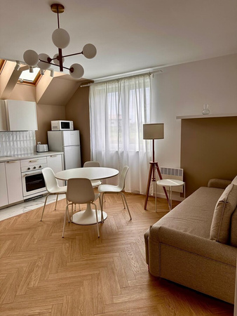 Voucher na 2 Noclegi w Apartamencie przy Winnicy Zbrodzie- wino serii RH oraz deska przekąsek